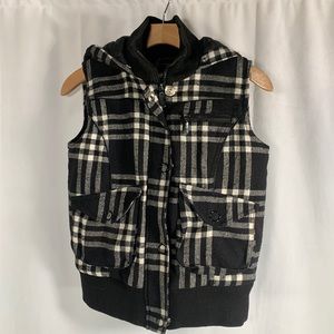 Rue 21 Plaid Hooded Black & White Vest Zip Snap Closers Quilted Lining Size‎ M